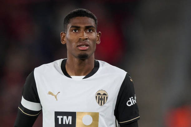 Milan targets Valencia defender to compensate for Tomori's possible departure
