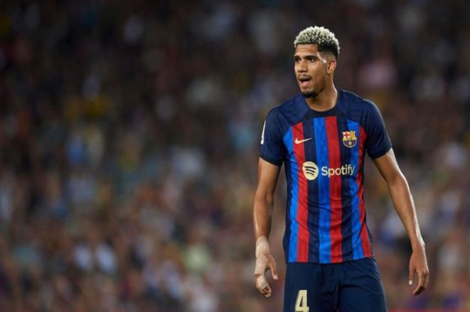 Barcelona announces the success of Araujo's surgery