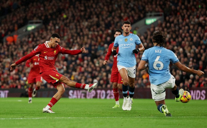 Liverpool deepens Manchester City's wounds and marches away at the top