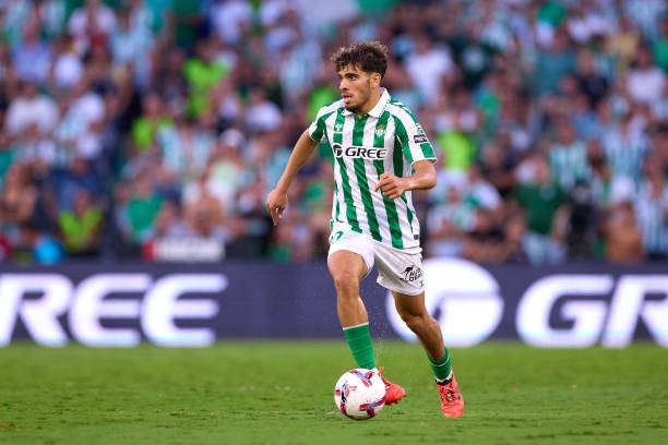 Real Betis protects its player from the temptations of clubs