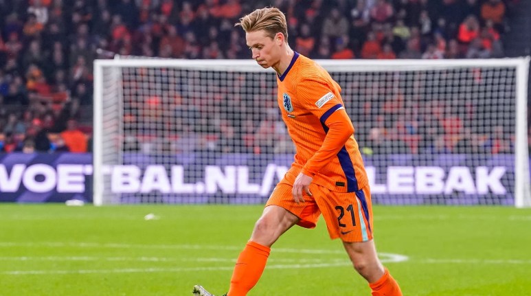 De Jong returns to Barcelona