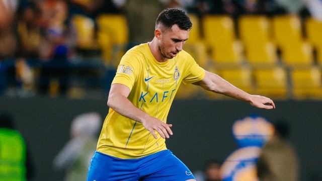 Paris Saint-Germain coach requests a contract with Laporte