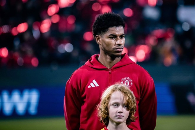 Aston Villa moves to contract with Rashford