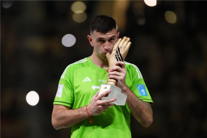 Martinez wins the 2024 Goalkeeper of the Year award