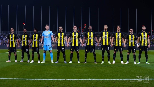 الاتحاد يعلن غياب بنزيما وخمسة لاعبين عن مواجهة ضمك