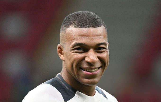 Deschamps: Wait for Mbappe within a month