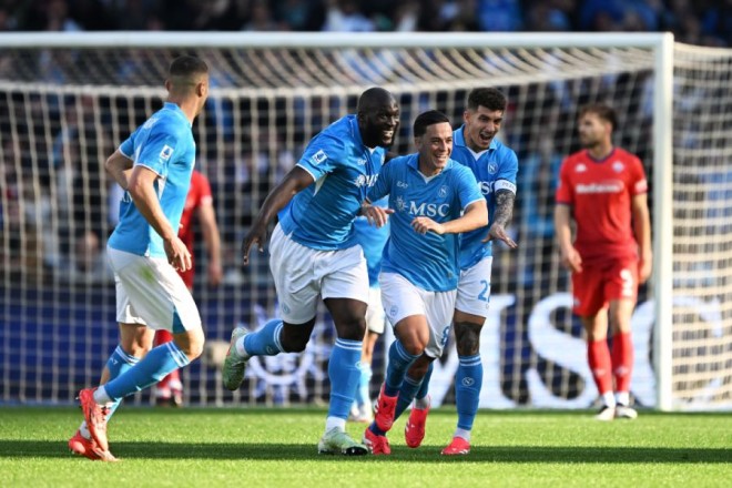 Napoli Continues Title Race with Victory Over Fiorentina