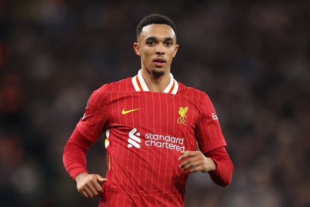 Latest developments regarding Real Madrid's contract with Arnold