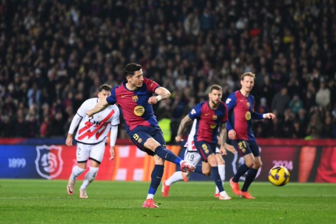 Barcelona seizes the top of La Liga by beating Rayo Vallecano