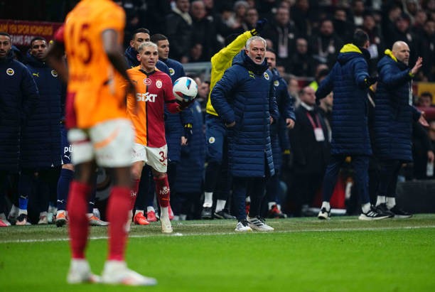 Fenerbahce Files Lawsuit Against Galatasaray in Support of Mourinho