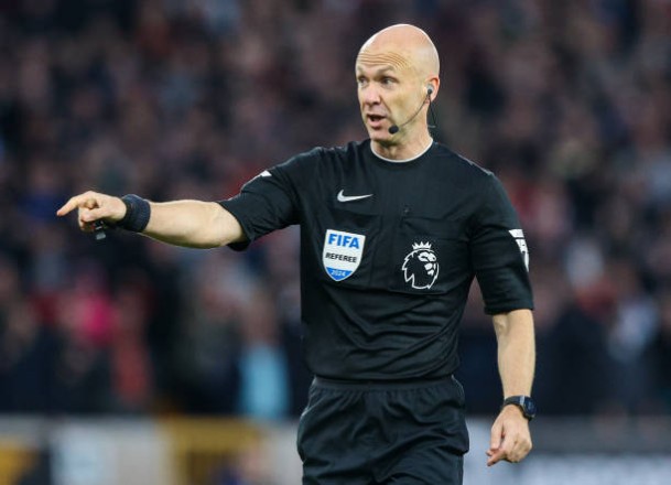 Learn about the referee of the Manchester City and Manchester United match