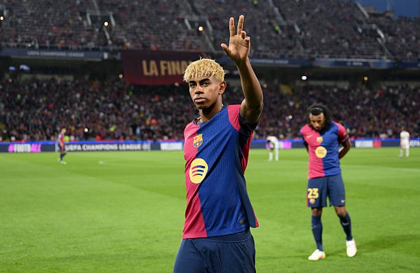 Lamine Yamal continue à écrire l'histoire en Ligue des champions