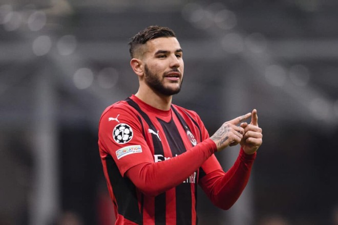 Theo's agent arrives in England to discuss the player's future