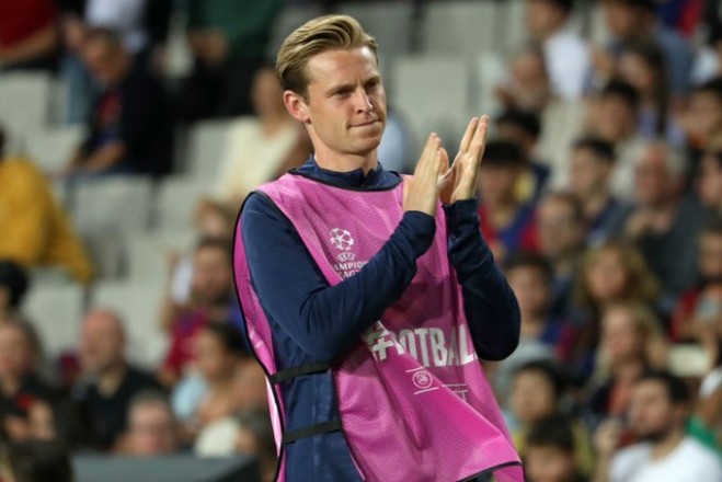 Barcelona gives De Jong a final deadline