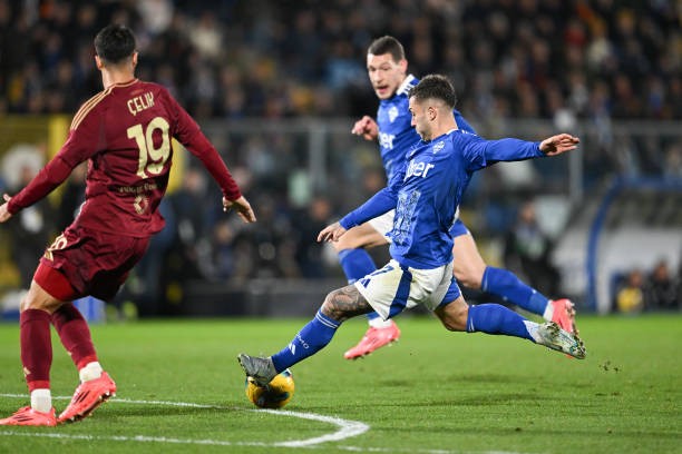 Como snatches a valuable victory from Roma in the final minutes