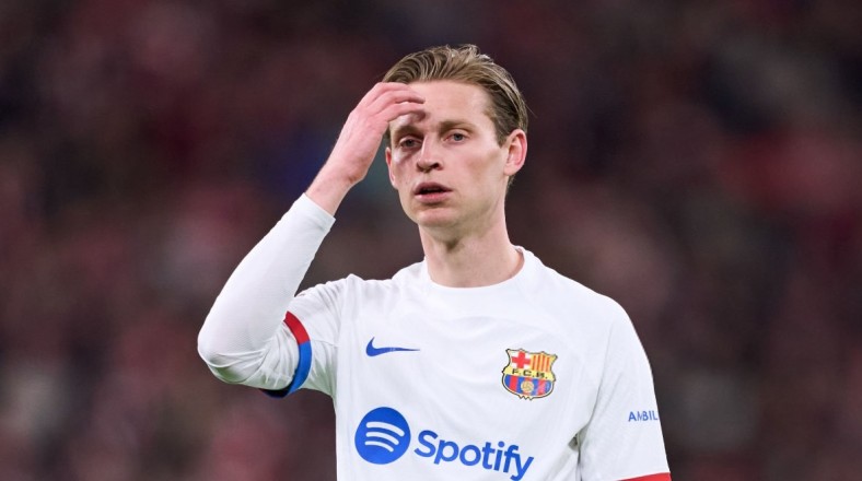 Barcelona gives De Jong a final deadline