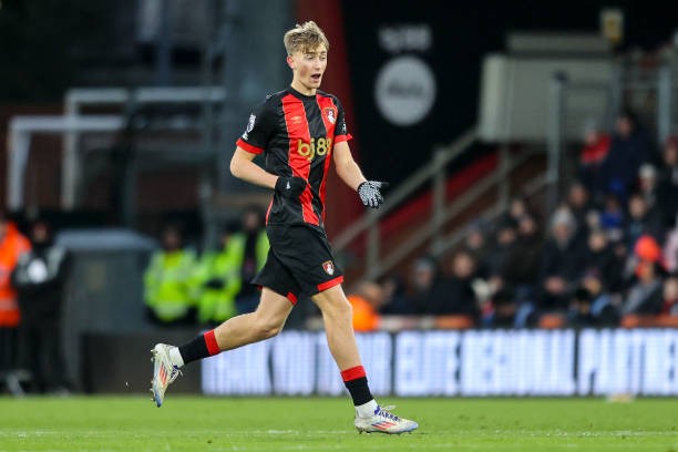 Chelsea and Bayern Munich are interested in contracting Bournemouth defender