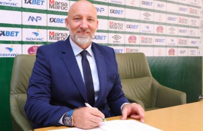 Raja signs a new coach to succeed Zinnbauer