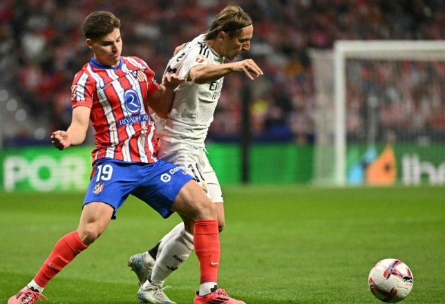 Announcing the referee of Derby Madrid