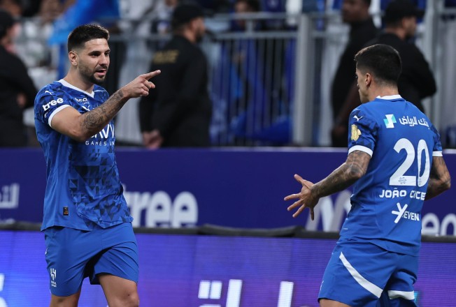 Al-Hilal crosses Al-Taawoun station with a double