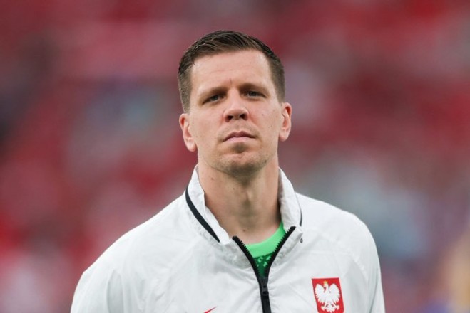 Barcelona signs Szczesny