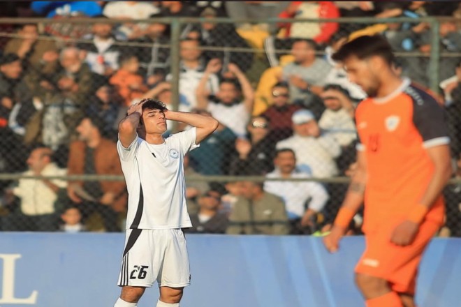 Muntazer Abdel -Amir outside the walls of Al -Nawars !!