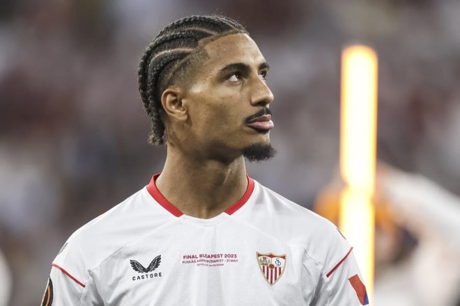 English competition to sign a Sevilla defender