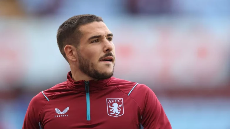 Aston Villa is reaching an agreement with his player to renew his contract