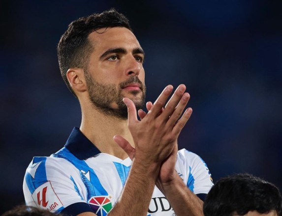 آرسنال ينافس برشلونة على ضم متوسط إسبانيا