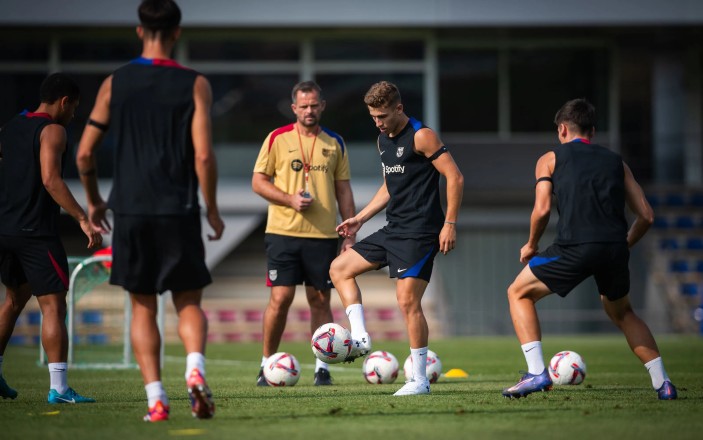 An important name joins Barcelona training