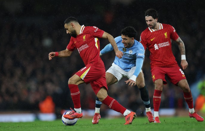 Liverpool deepens Manchester City wounds and enhances its position in the lead