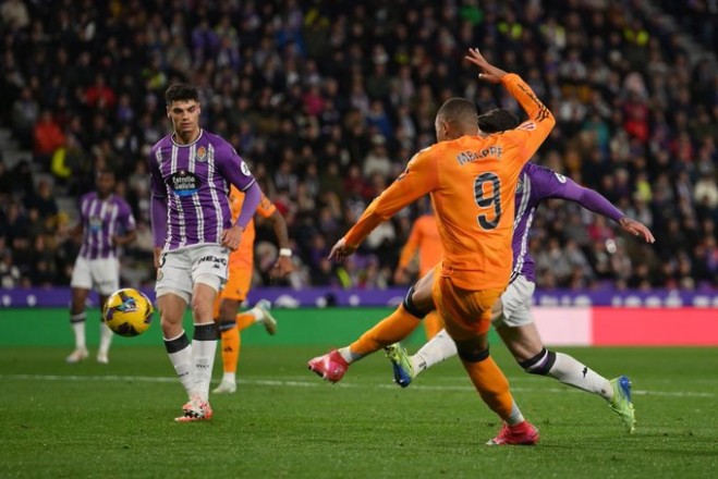 Hattrick Mbappe leads Real Madrid to enhance his lead in La Liga