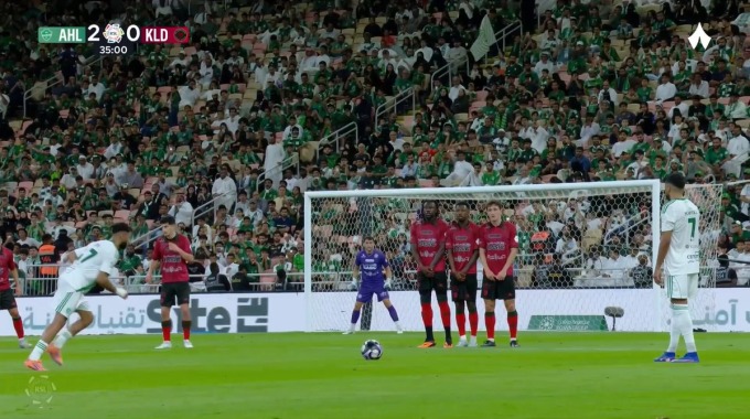 CrossBar Riyad Mahrez For Team Al-Ahli Against Al-Kholood minute 36