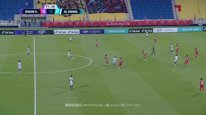 Gol Yazan Mohamed Para el equipo Al-Duhail SC Contra Al-Shaab en el minuto 72