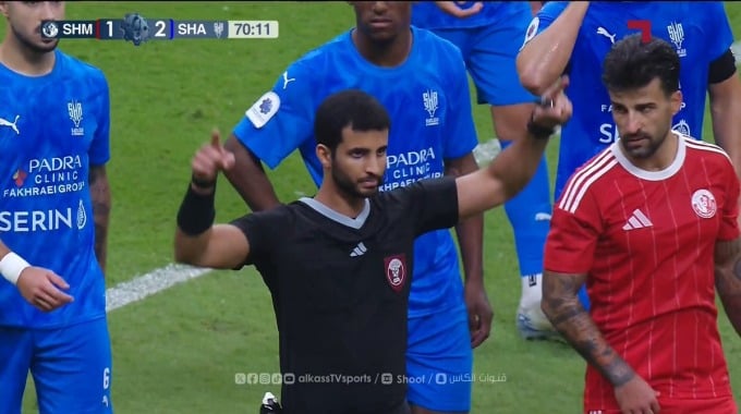 Red Card Sven van Beek For Team Al-Shahania Against Al-Shamal minute 72
