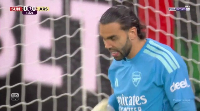 Penalti fallado Enzo Le Fée Para el equipo Sunderland Contra Arsenal en el minuto 56