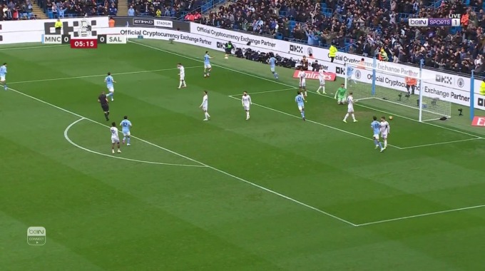 But contre son camp Alfie Dorrington Pour l’équipe Salford City Contre Man City à la minute 7