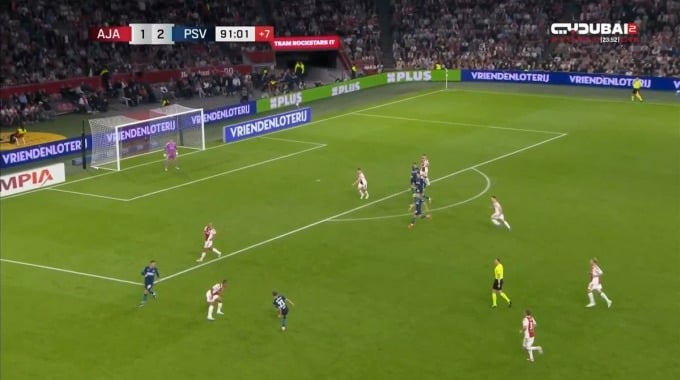 Gol Esmir Bajraktarevic Para el equipo PSV Eindhoven Contra Ajax en el minuto 90