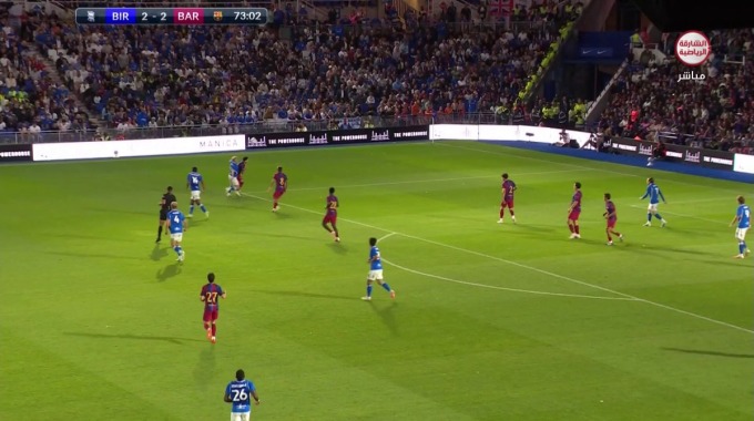 Tir sur la barre Alexander Cochrane Pour l’équipe Birmingham Contre Barcelona à la minute 74