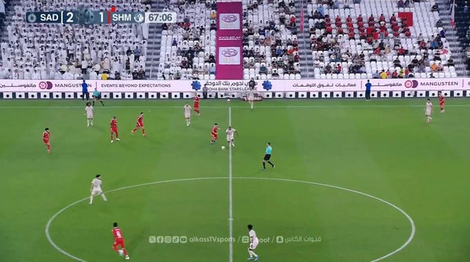 Gol Akram Afif Para el equipo Al-Sadd Contra Al-Shamal en el minuto 68