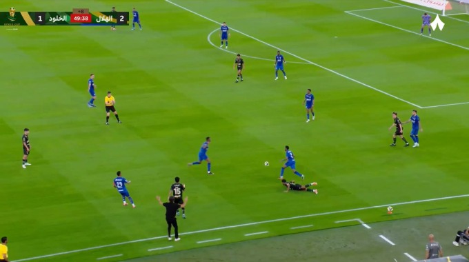 Carton jaune John Buckley Pour l’équipe Al-Kholood Contre Al Hilal à la minute 45