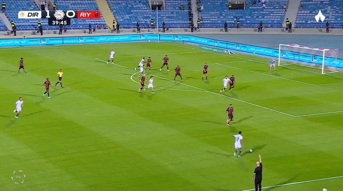 CrossBar Darwin Núñez For Team Al Diriyah Against Al Riyadh minute 40