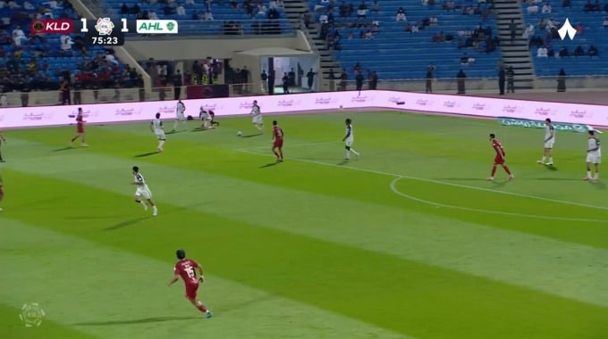 بطاقة صفراء منصور كامارا لفريق الخلود بمواجهة الأهلي بالدقيقة 76
