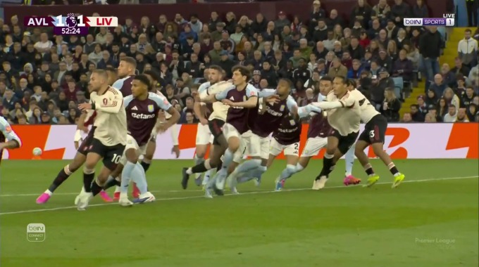 Gol Virgil van Dijk Para el equipo Liverpool Contra Aston Villa en el minuto 53