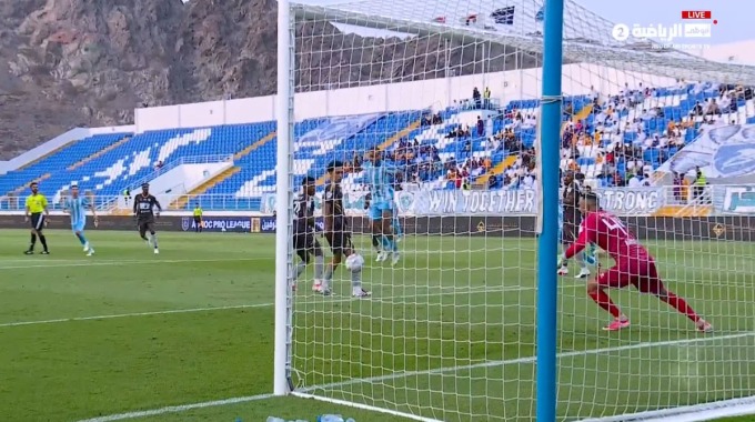 But contre son camp Amjad Al-Sayed Pour l’équipe Al-Dhafra Contre Hatta à la minute 24