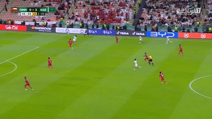 CrossBar Alaa Hejji For Team Saudi Arabia Against Oman minute 45