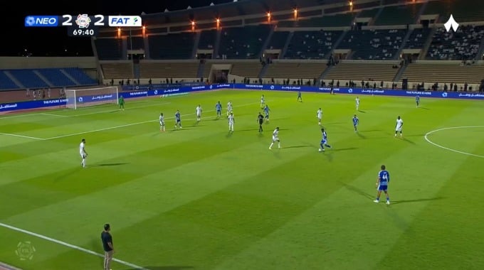 Gol Alexandre Lacazette Para el equipo NEOM SC Contra Al Fateh FC en el minuto 70