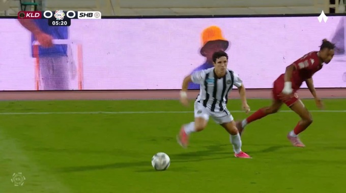 Gol Roger Martínez Para el equipo Al Shabab Contra Al-Kholood en el minuto 6