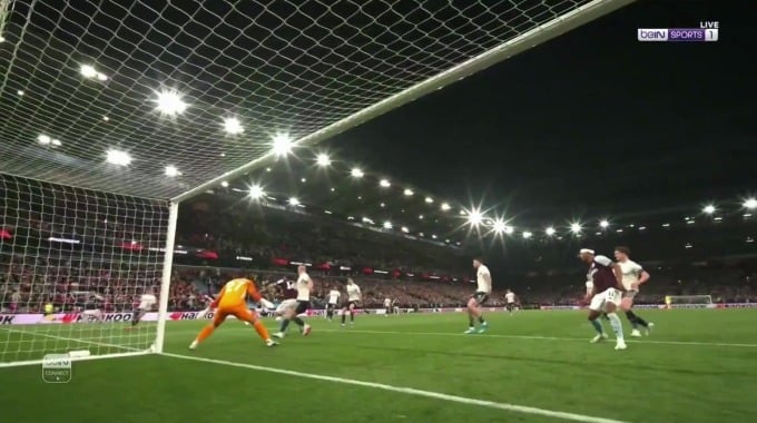 Penalty Emiliano Buendía For Team Aston Villa Against Nottingham minute 58