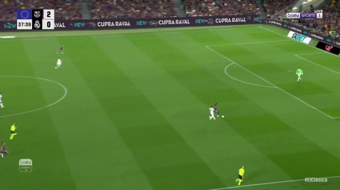 Oportunidad fallida Marcus Rashford Para el equipo Barcelona Contra Real Madrid en el minuto 37